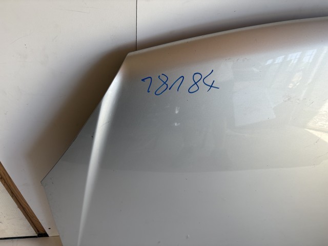 18184 Opel Astra H 2004-2010 Motorháztető Használt Ezüst Z157 