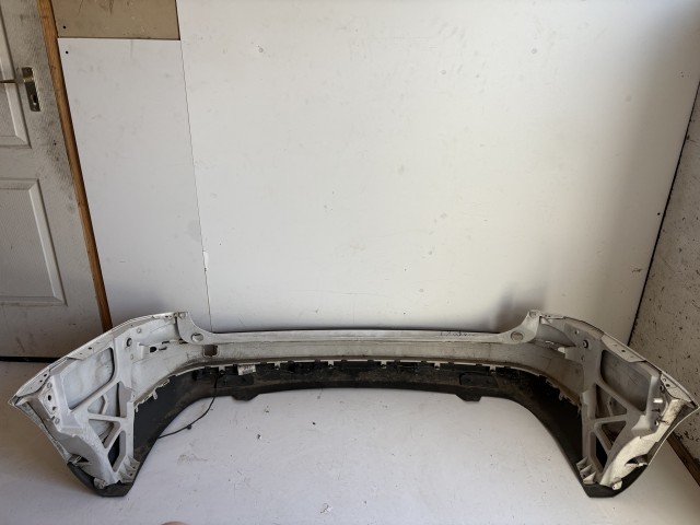 18187 Ford Focus II. 2004-2011 kombi hátsó Lökhárító Fehér