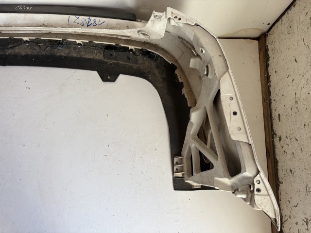 18187 Ford Focus II. 2004-2011 kombi hátsó Lökhárító Fehér