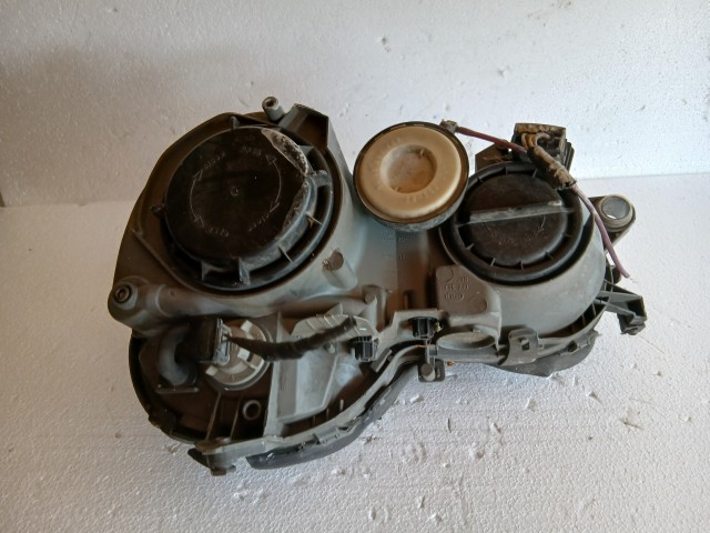 18254 Mercedes Benz E w210 Jobb első Lámpa Fényszóró