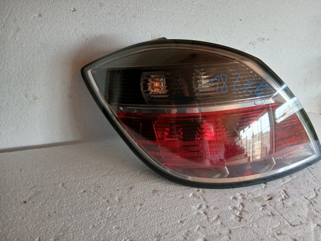 18275 Opel Astra H  Bal hátsó Lámpa Fényszóró 5 ajtós facelift