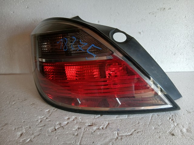 18275 Opel Astra H  Bal hátsó Lámpa Fényszóró 5 ajtós facelift