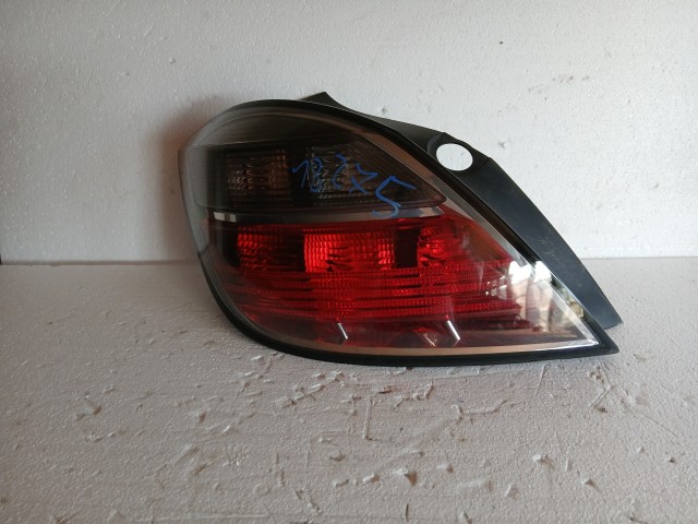 18275 Opel Astra H  Bal hátsó Lámpa Fényszóró 5 ajtós facelift