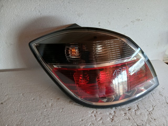 18274 Opel Astra H bal hátsó lámpa facelift 5 ajtós