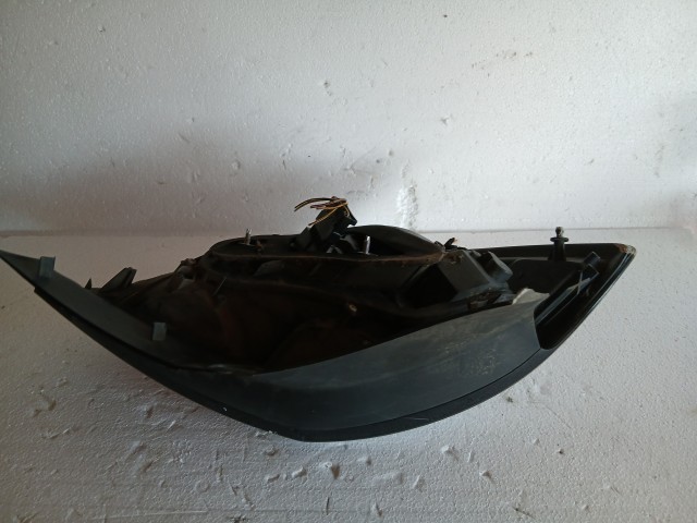 19272 Opel Astra H  Jobb hátsó Lámpa Fényszóró 5 ajtós facelift