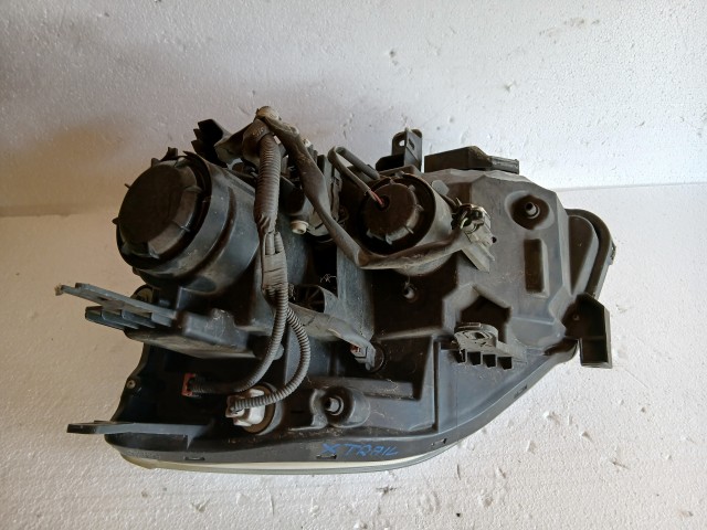 18288 Nissan X-Trail T31 2007-2013 Jobb első Lámpa Fényszóró Xenon