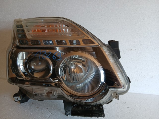 18288 Nissan X-Trail T31 2007-2013 Jobb első Lámpa Fényszóró Xenon