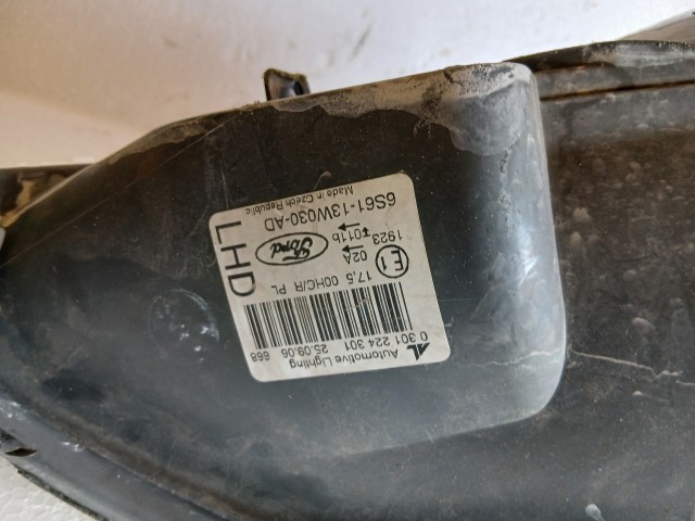 18345 Ford Fiesta v 2004-2008 Bal első Lámpa Fényszóró