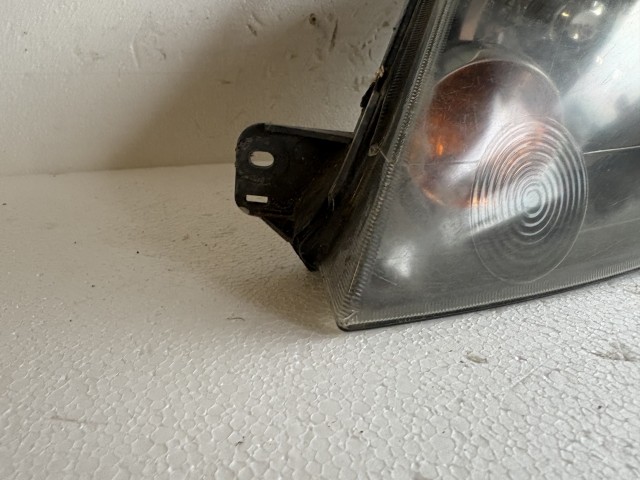 18376 Ford Fiesta v 2004-2008 Bal első Lámpa Fényszóró