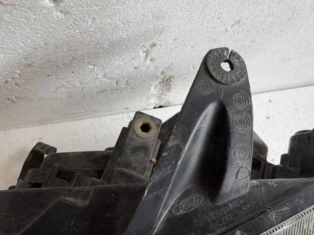 18380 Ford Focus II. 2004-2011 Bal első Lámpa Fényszóró