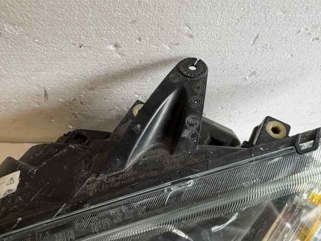 18381 Ford Focus II. 2004-2011 Bal első Lámpa Fényszóró