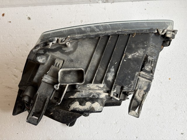 18383 Ford Focus II. 2004-2011  Jobb első Lámpa Fényszóró