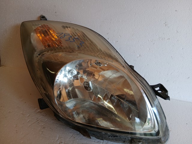 18352 Toyota Yaris II. 2005-2011(xp90)  Jobb elsőLámpa Fényszóró