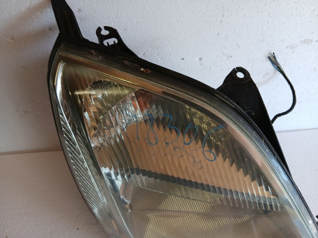 18306 Ford Fiesta v 2004-2008 Jobb első Lámpa Fényszóró