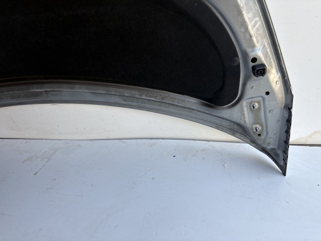 18451 Opel Zafira C 2011-2017 Motorháztető Használt Ezüst  Z179 