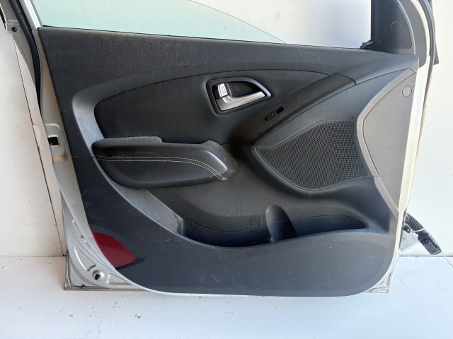 18455 Hyundai IX35 2010 Bal első Ajtó Ezüst