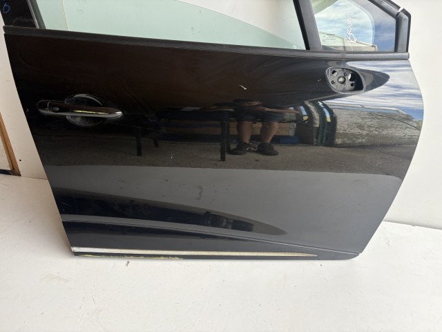18460 Renault CLIO IV 2013-2019 Jobb első Ajtó Fekete