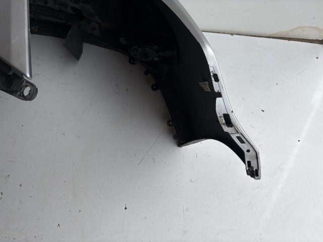 18485 Renault Clio III. 2007-2014 első Lökhárító  Ezüst