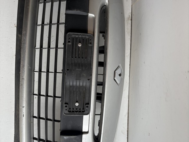 18485 Renault Clio III. 2007-2014 első Lökhárító  Ezüst