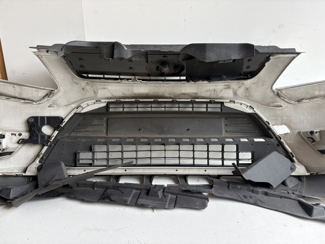 18486 Ford Kuga I 2008-2012 első Lökhárító Fehér
