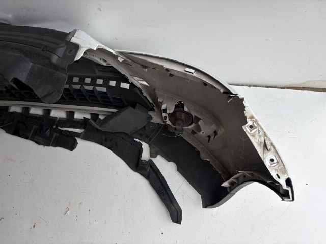 18486 Ford Kuga I 2008-2012 első Lökhárító Fehér