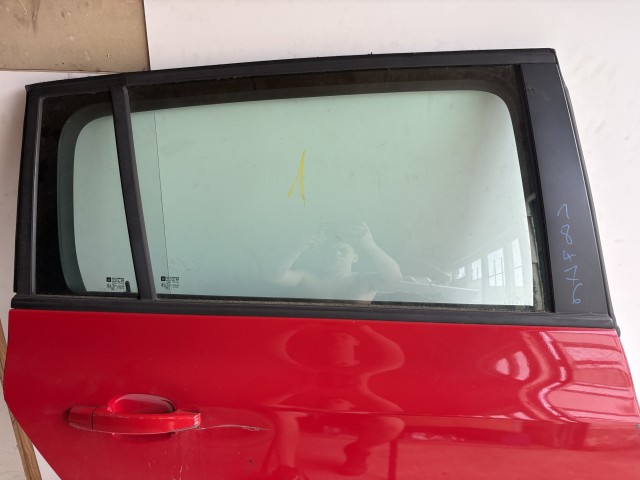 18476 Opel Zafira C 2011-2017 Jobb Hátsó Ajtó Használt Piros Z50B