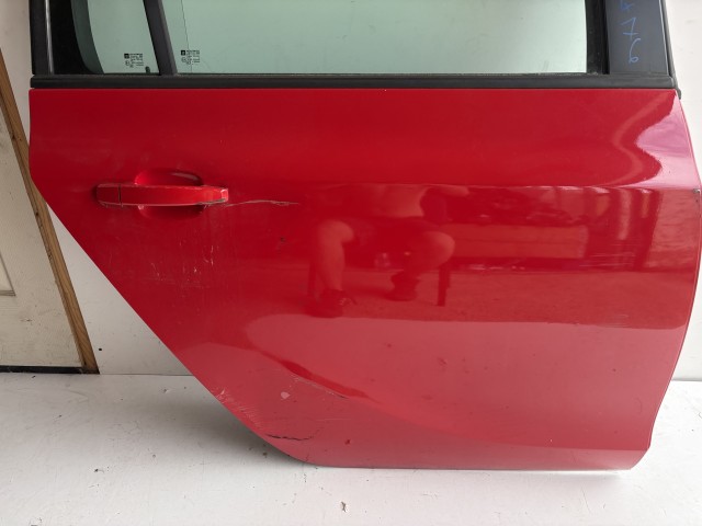 18476 Opel Zafira C 2011-2017 Jobb Hátsó Ajtó Használt Piros Z50B