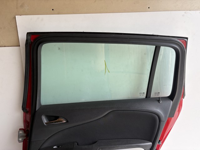 18476 Opel Zafira C 2011-2017 Jobb Hátsó Ajtó Használt Piros Z50B
