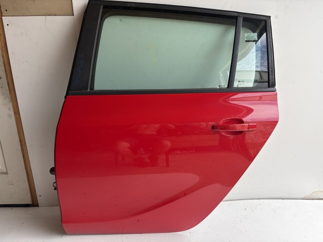 18477 Opel Zafira C 2011-2017 Bal hátsó Ajtó Piros Z50B