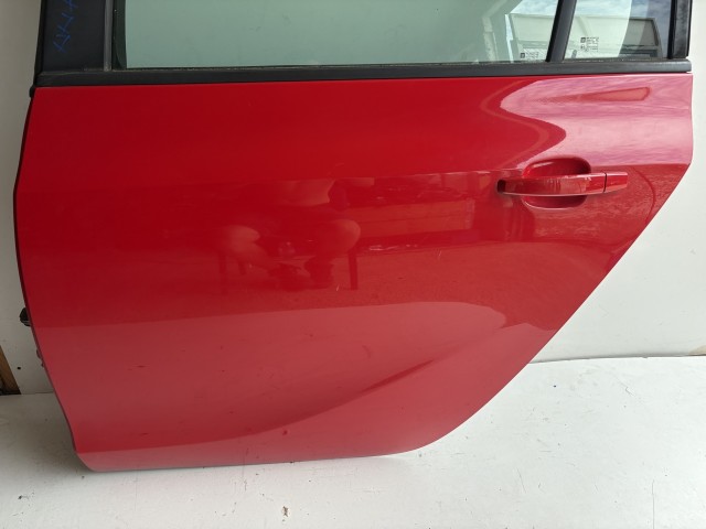 18477 Opel Zafira C 2011-2017 Bal hátsó Ajtó Piros Z50B