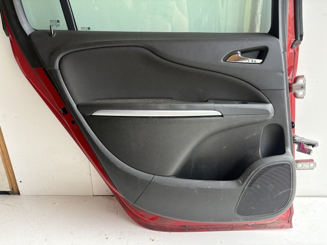 18477 Opel Zafira C 2011-2017 Bal hátsó Ajtó Piros Z50B