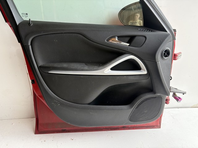 18479 Opel Zafira C 2011-2017 Bal első Ajtó Piros Z50B