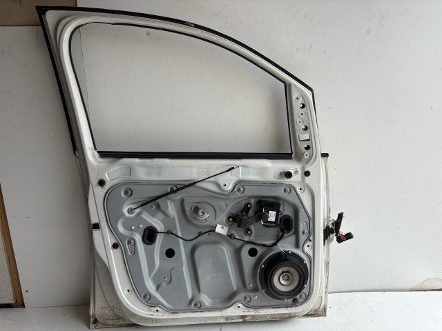 18488 Volkswagen Caddy III. 2003-2015 Bal első Ajtó Fehér