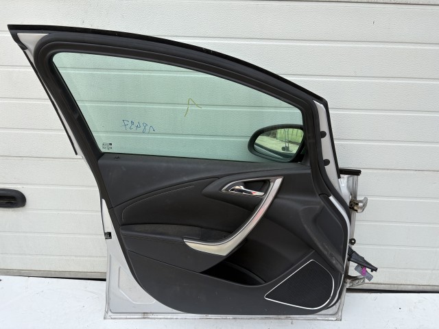 18497 Opel Astra J 2009-2015 Bal első Ajtó Ezüst Polirozható