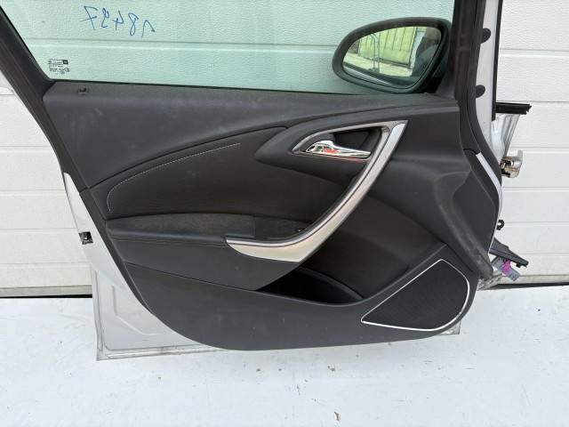 18497 Opel Astra J 2009-2015 Bal első Ajtó Ezüst Polirozható