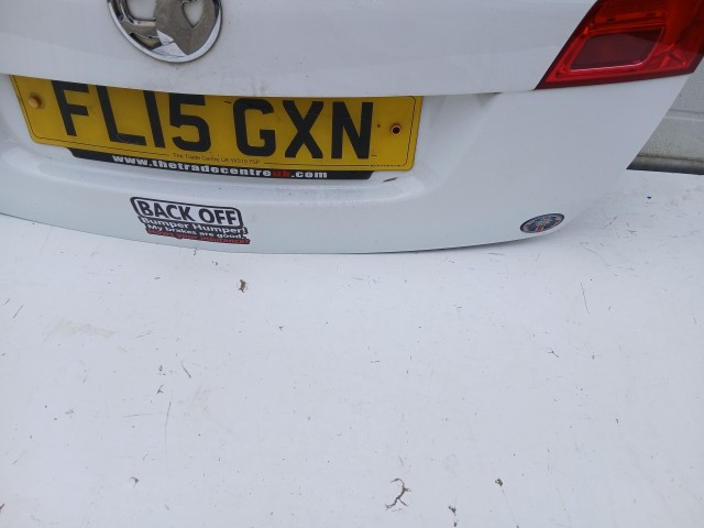 18509 Opel Astra J 2009-2015 Kombi Csomagtérajtó Z40r Fehér