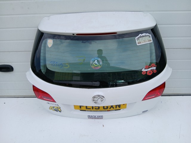 18509 Opel Astra J 2009-2015 Kombi Csomagtérajtó Z40r Fehér