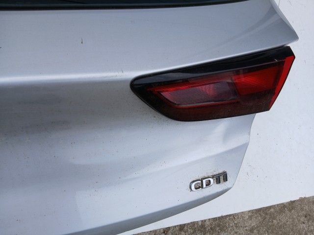 18513 Opel Astra K 2015-2021 Csomagtérajtó Z176 Ezüst 5 ajtós