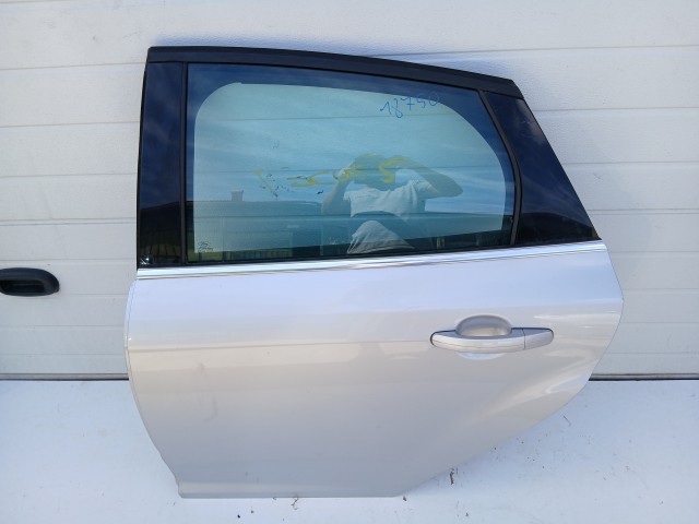 18760 Ford Focus Mk3 2011-2018 Bal hátsó Ajtó Ezüst 5 ajtós