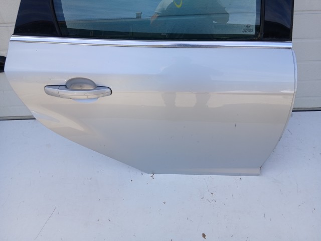 18751 Ford Focus Mk3 2011-2018 Ajtó Használt Jobb hátsó Ezüst 5 ajtós