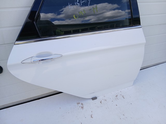 18755 Hyundai I40 2011-2019 kombi Jobb hátsó  Ajtó Fehér