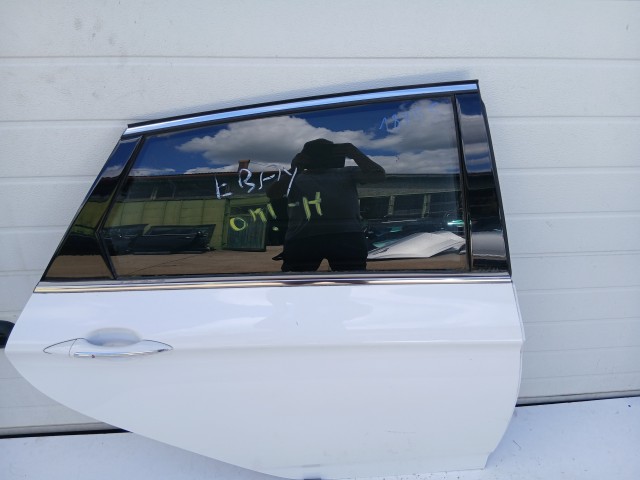 18755 Hyundai I40 2011-2019 kombi Jobb hátsó  Ajtó Fehér