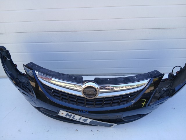 18804 Opel Zafira C 2011-2017 első  Lökhárító Használt parkszenzoros Fekete