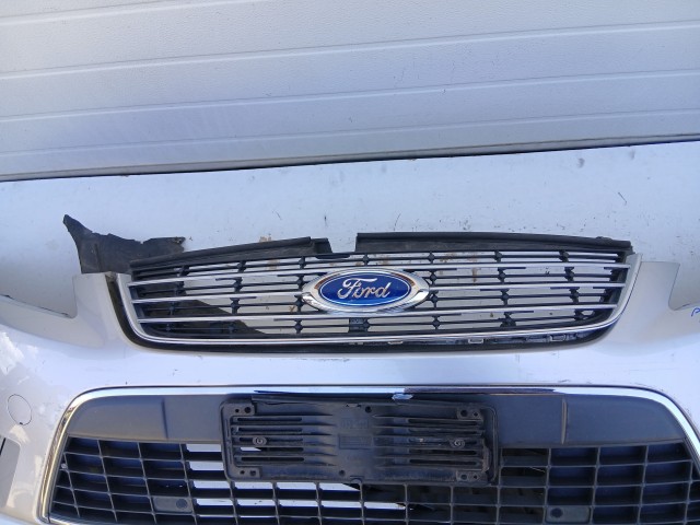 18831 Ford Mondeo IV. 2007-2014 első  Lökhárító parkszenzoros Ezüst 