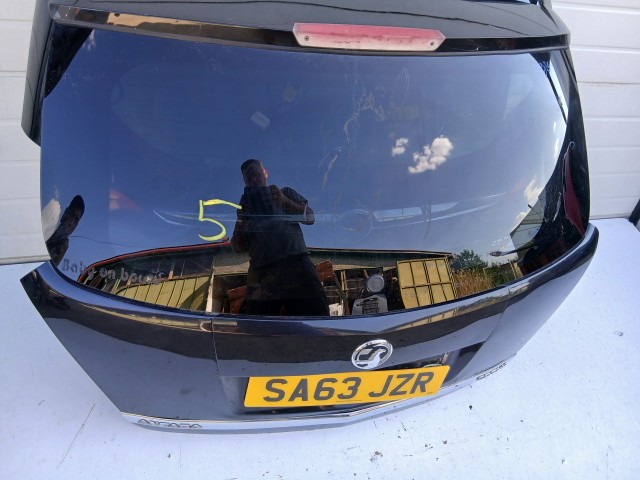 18842 Opel Antara 2006-2015 Csomagtérajtó Használt Z22C Fekete