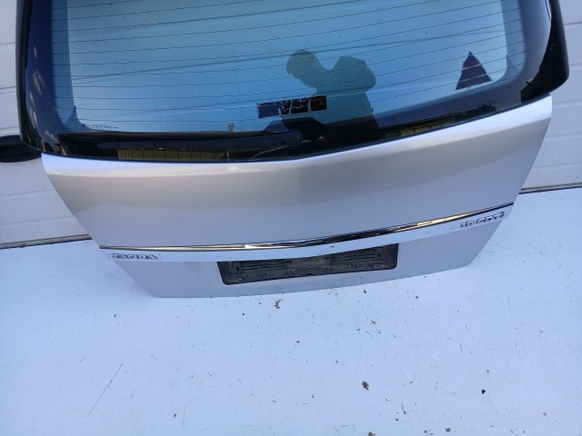 18835 Opel Zafira B 2005-2014 2005-2014 Csomagtérajtó Használt Z157 Ezüst