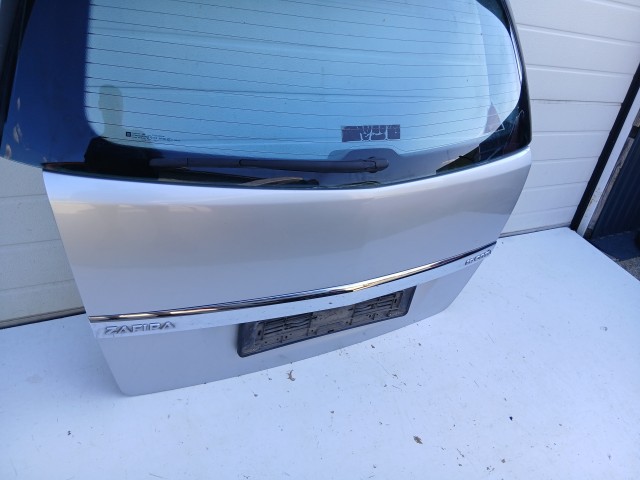 18835 Opel Zafira B 2005-2014 2005-2014 Csomagtérajtó Használt Z157 Ezüst
