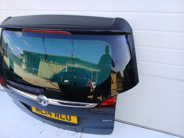 18844 Opel Zafira C 2011-2017 Csomagtérajtó Használt Z22C Fekete