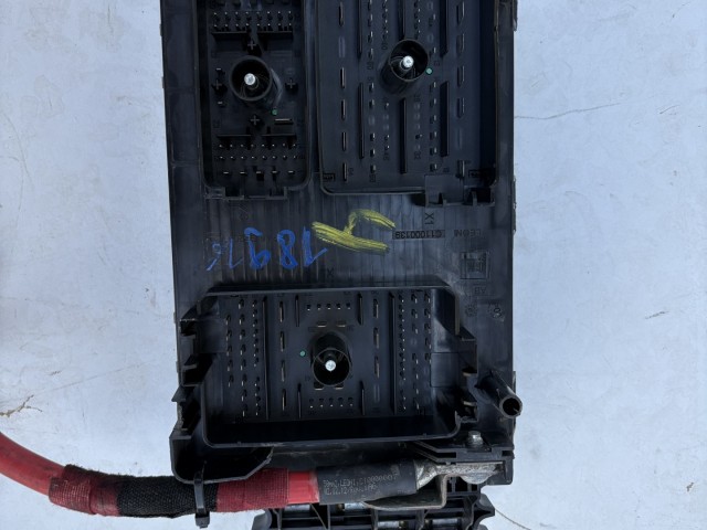Opel Astra J 2009-2015 Motortéri biztosítéktábla Használt