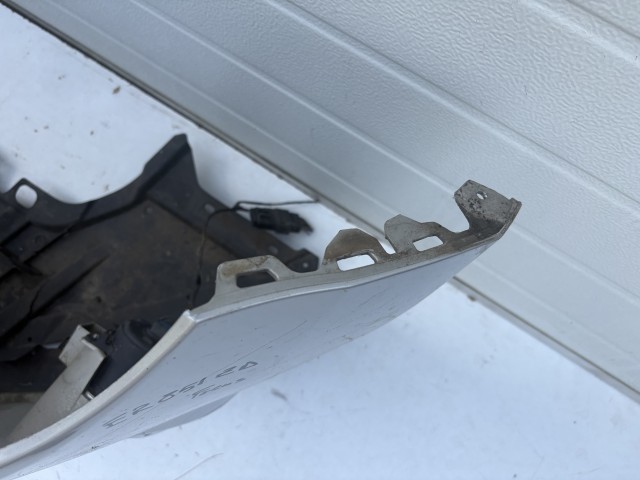 19067 Ford Focus Mk3 2011-2018 első Lökhárító Ezüst